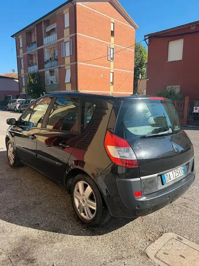 Usata Renault Scénic 111 CV (81 kW) 2006 Monovolume