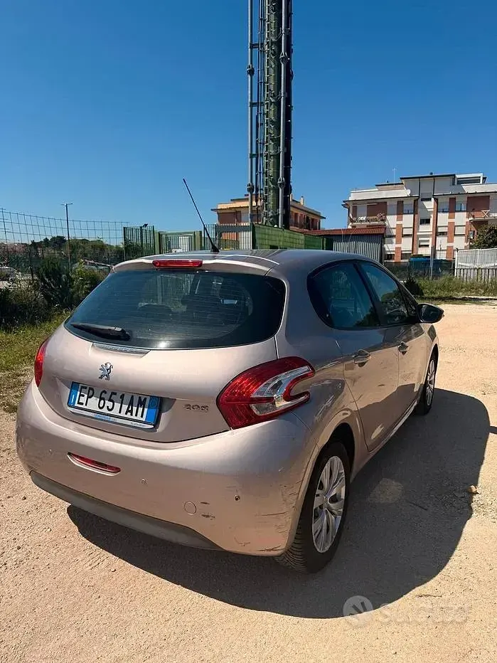 Usata Peugeot 208 Access 82 CV (60 kW) 2012 Marrone Utilitaria
