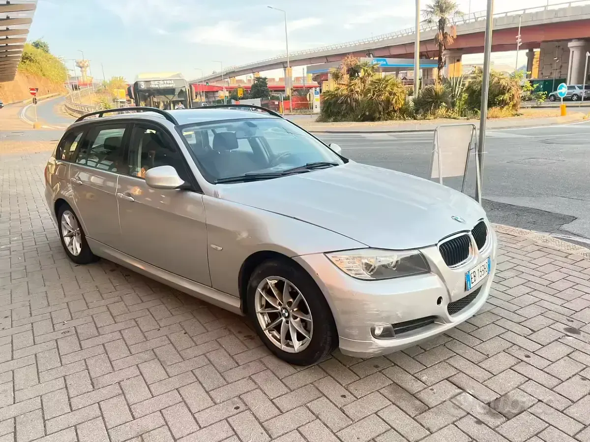 Usata BMW 318 143 CV (105 kW) 2011 Grigio Station wagon