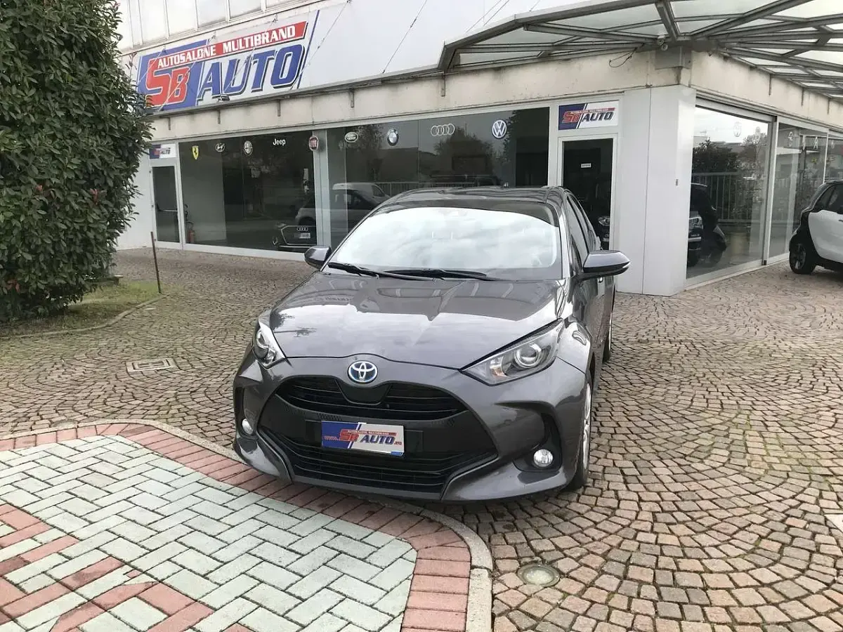 Usata Toyota Yaris Active 92 CV (67 kW) 2022 Grigio Utilitaria