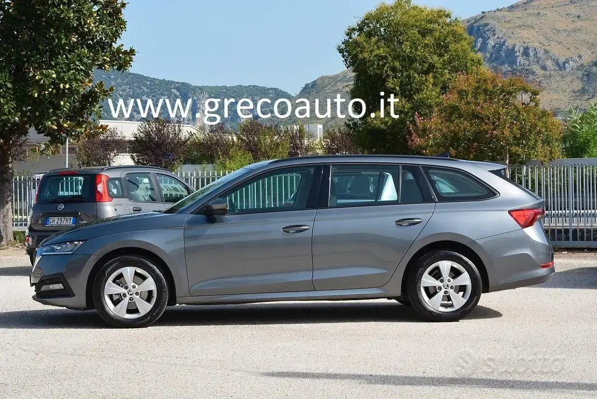 Usata Skoda Octavia Executive 116 CV (85 kW) 2022 Grigio Station wagon