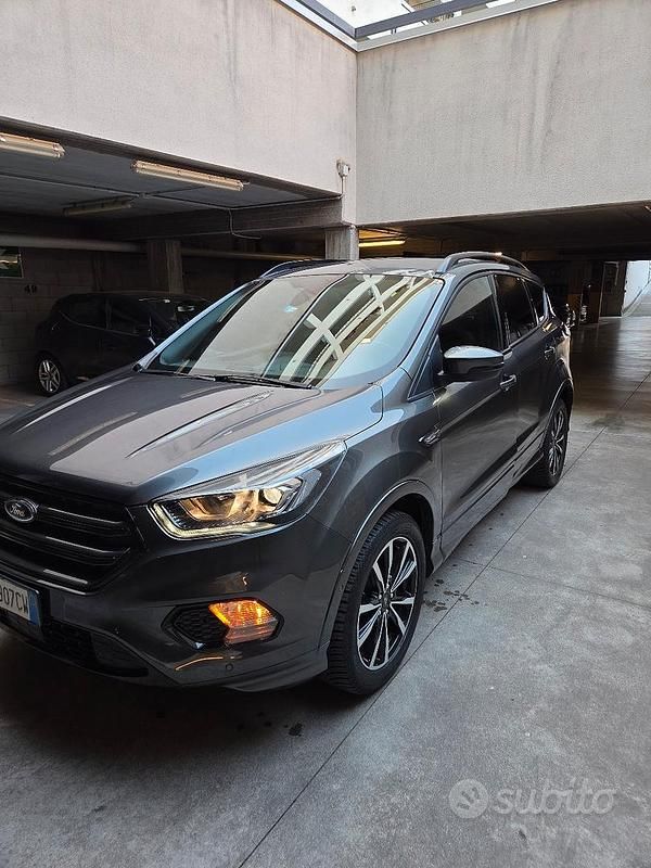 Usata Ford Kuga ST-Line 120 CV (88 kW) 2019 Grigio SUV