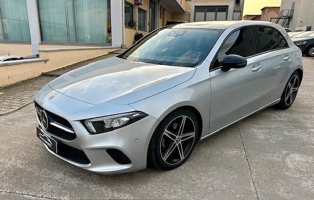 Usata Mercedes A180 116 CV (85 kW) 2018 Argento Berlina