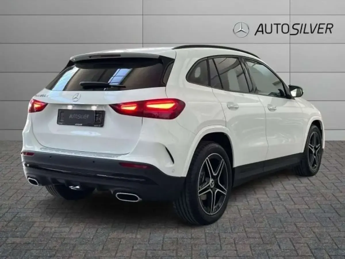 Nuova Mercedes GLA200 150 CV (110 kW) 2026 Bianco / pastello SUV