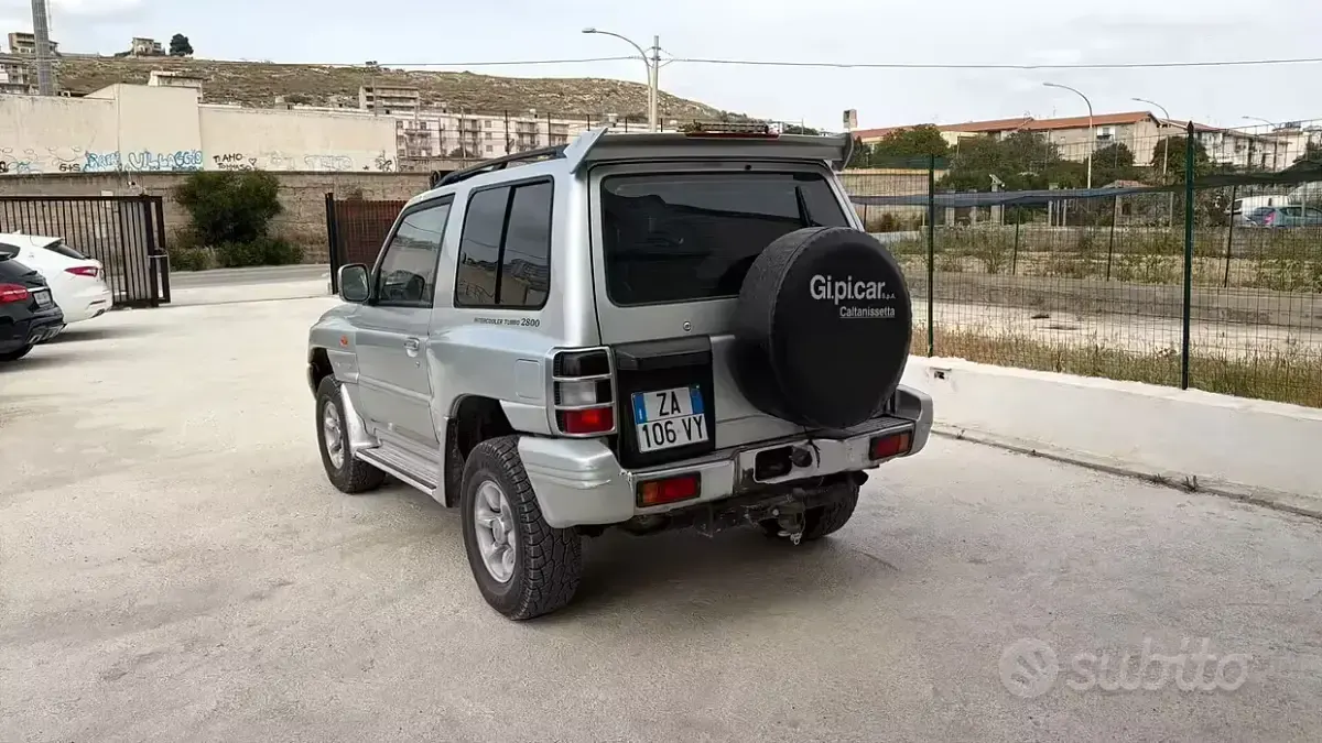 Usata Mitsubishi Pajero Invite 100 CV (73 kW) 1993 Grigio SUV