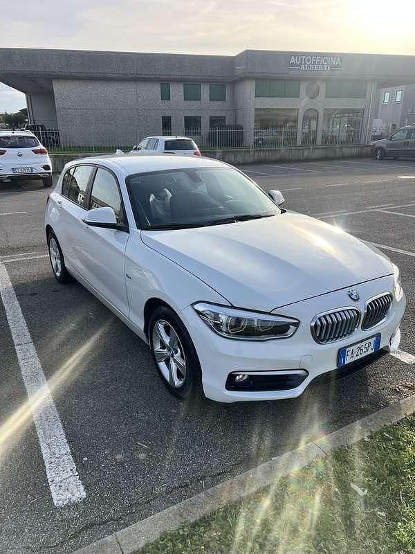 Usata BMW 114 Sport Line 95 CV (69 kW) 2015 Bianco Utilitaria