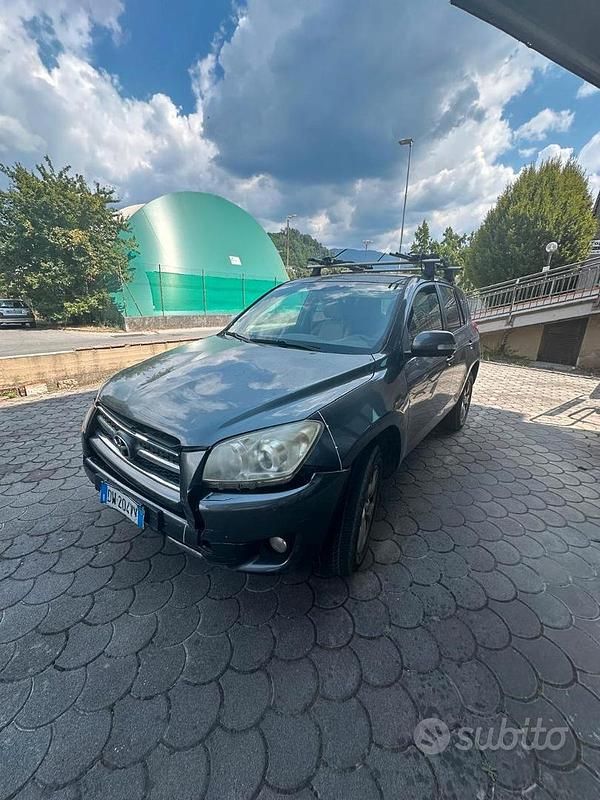Grigio Usata 2009 Toyota RAV4 SUV | 3250 € (Super prezzo) - Immagine 1/4