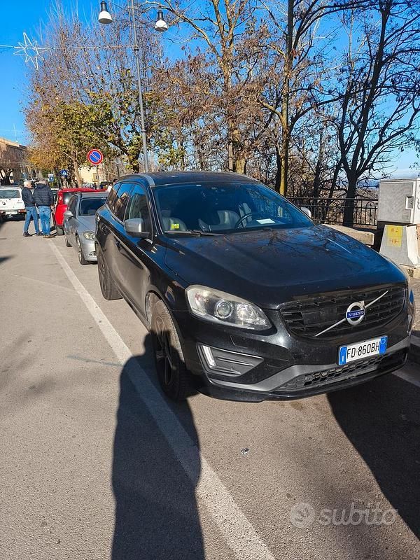 Usata Volvo XC60 R-Design Momentum 150 CV (110 kW) 2016 Nero SUV