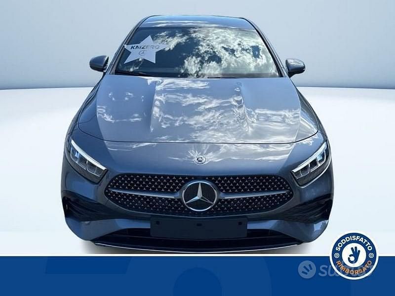 Usata Mercedes A180 AMG 115 CV (84 kW) 2025 Grigio Berlina