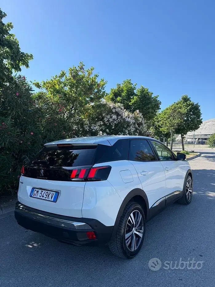 Usata Peugeot 3008 Allure 131 CV (96 kW) 2022 Bianco SUV