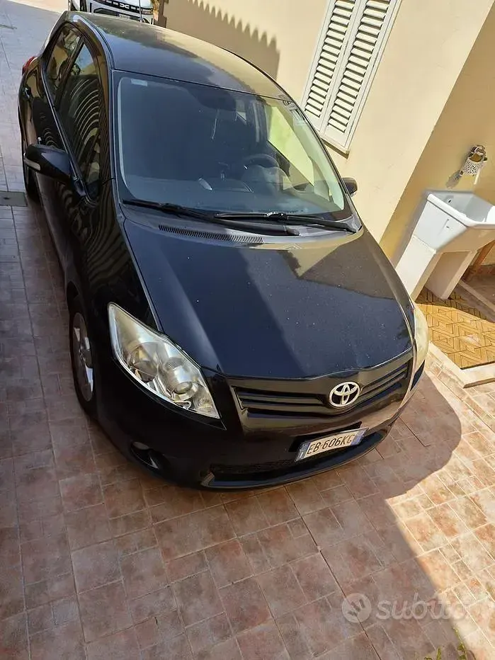 Usata Toyota Auris 126 CV (92 kW) 2010 Nero Utilitaria