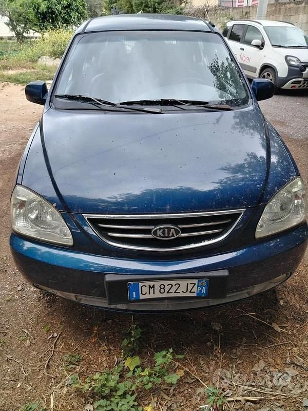 Usata Kia Carens 112 CV (82 kW) 2004 Blu Monovolume