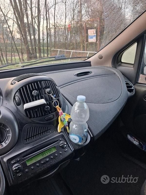 Usata Fiat Multipla 120 CV (88 kW) 2006 Grigio Monovolume
