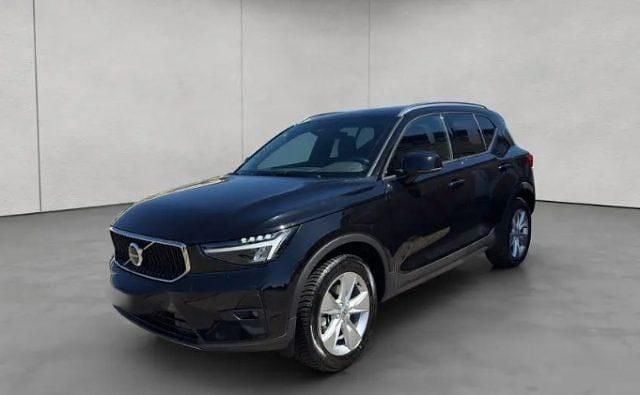 Vari colori Usata 2024 Volvo XC40 Core SUV | 29.427 € (Super prezzo) - Immagine 1/4