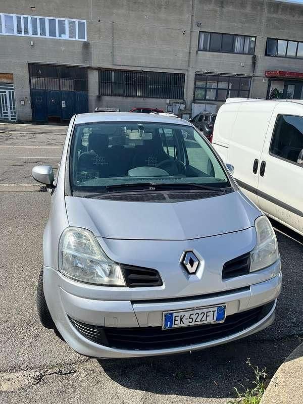Usata Renault Modus 75 CV (55 kW) 2011 Argento Monovolume