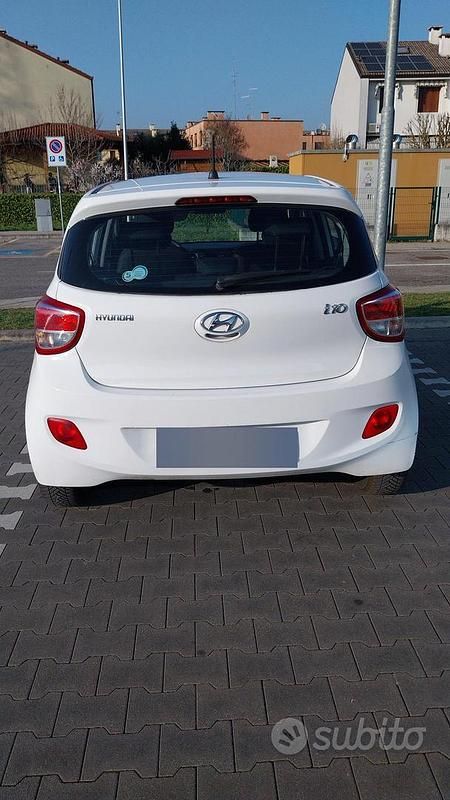 Usata Hyundai i10 69 CV (50 kW) 2016 Bianco Utilitaria