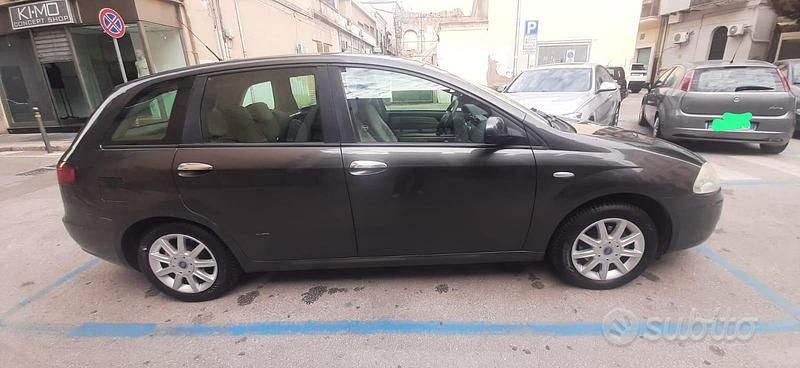 Usata Fiat Croma 140 CV (102 kW) 2005 Grigio Station wagon