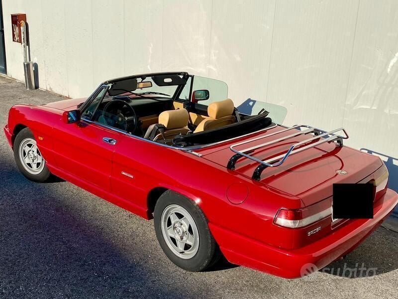 Usata Alfa Romeo Spider 106 CV (77 kW) 1990 Rosso Cabrio