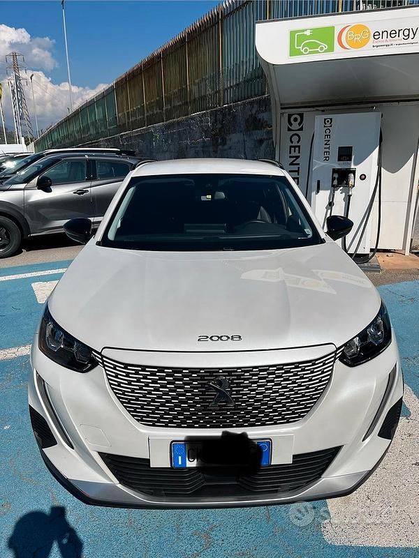 Bianco Usata 2022 Peugeot e-2008 SUV | 15.000 € (Super prezzo) - Immagine 1/4
