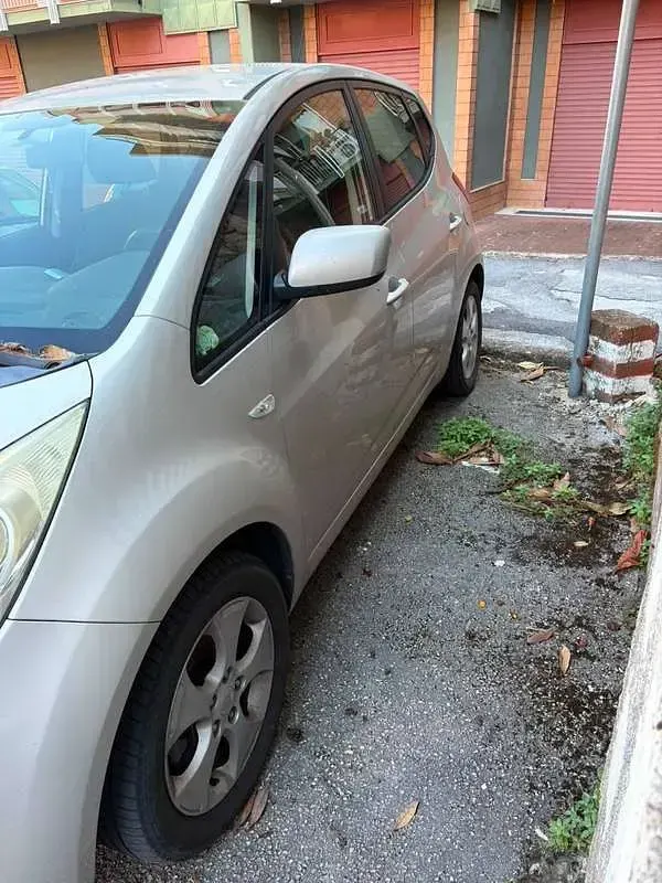 Usata Kia Venga Active 90 CV (66 kW) 2010 Bronzo Utilitaria