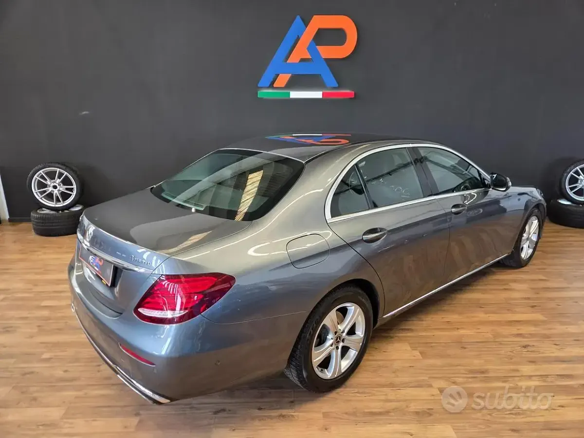 Usata Mercedes E200 184 CV (135 kW) 2017 Grigio Berlina