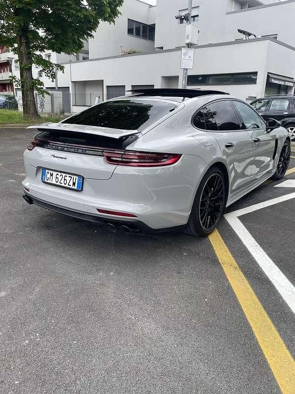 Usata Porsche Panamera 330 CV (242 kW) 2018 Berlina