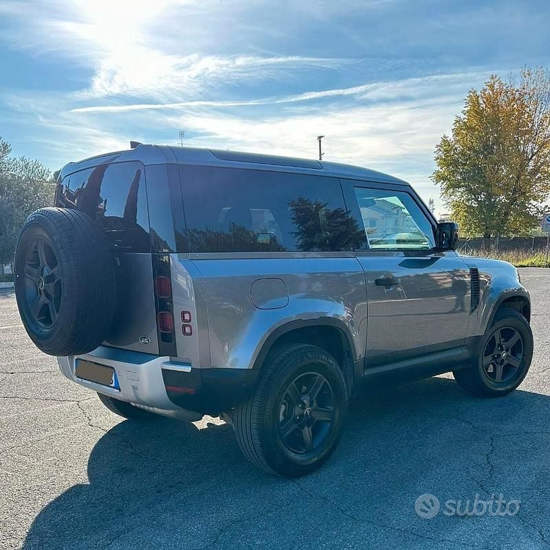 Usata Land Rover Defender SE 200 CV (147 kW) 2021 Nero SUV