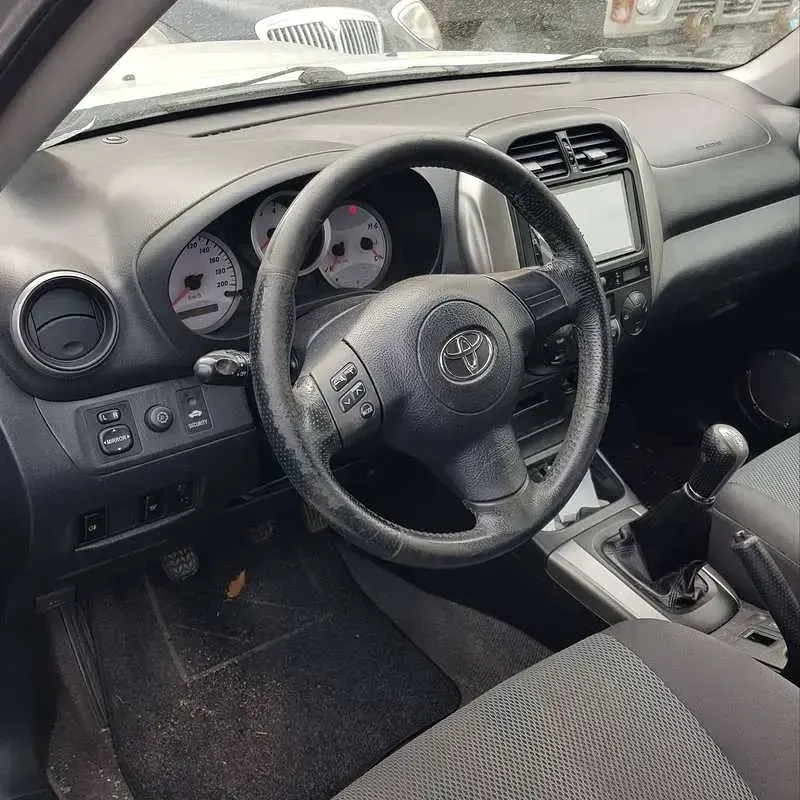 Usata Toyota RAV4 116 CV (85 kW) 2004 Argento SUV