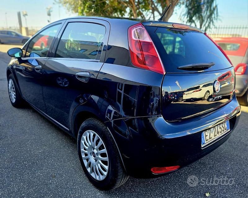 Usata Fiat Punto Lounge 75 CV (55 kW) 2015 Nero Utilitaria
