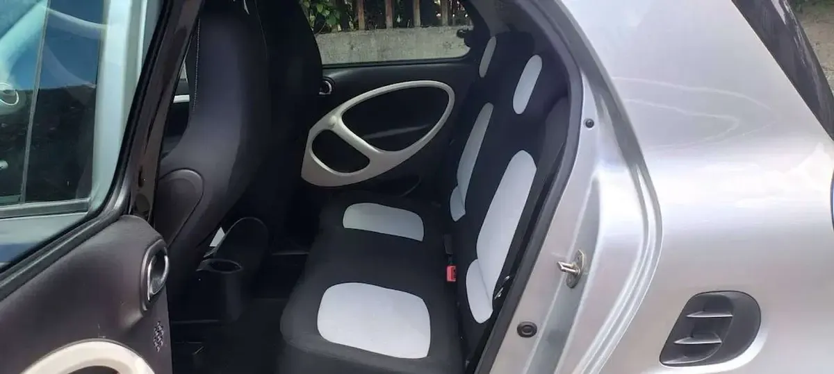 Usata Smart ForFour 71 CV (52 kW) 2015 Nero Utilitaria