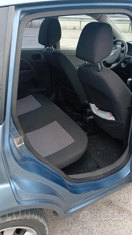 Usata Ford Fiesta 80 CV (58 kW) 2003 Blu Berlina