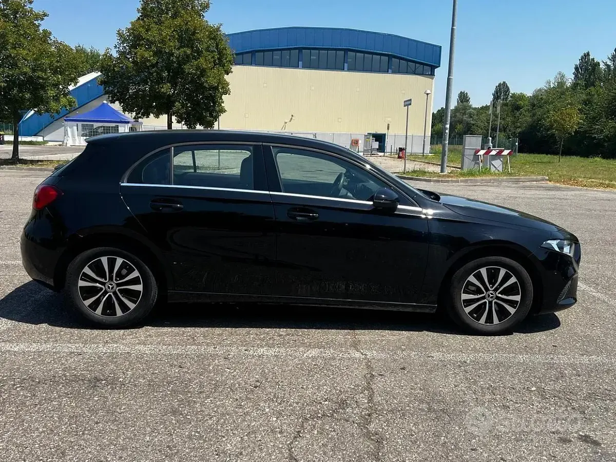 Usata Mercedes A180 Business 116 CV (85 kW) 2022 Nero Berlina