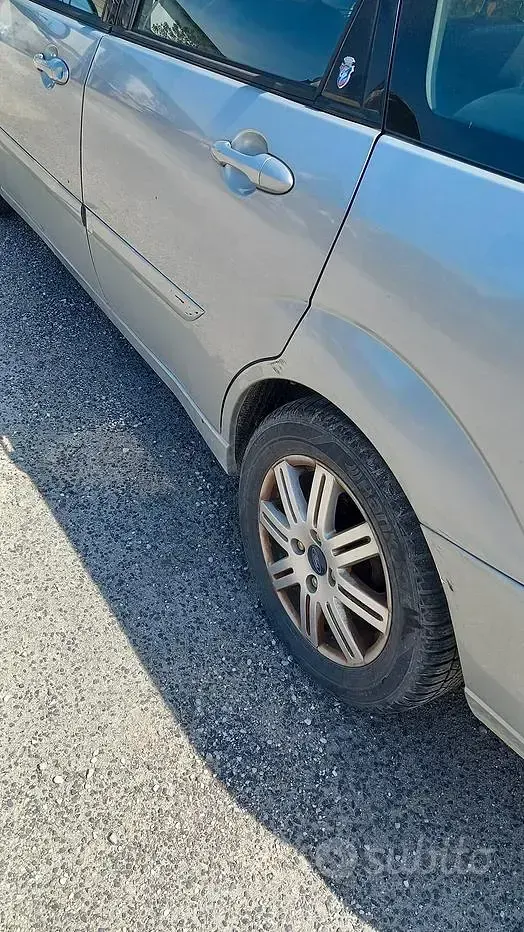Usata Ford Focus 90 CV (66 kW) 2004 Grigio Station wagon