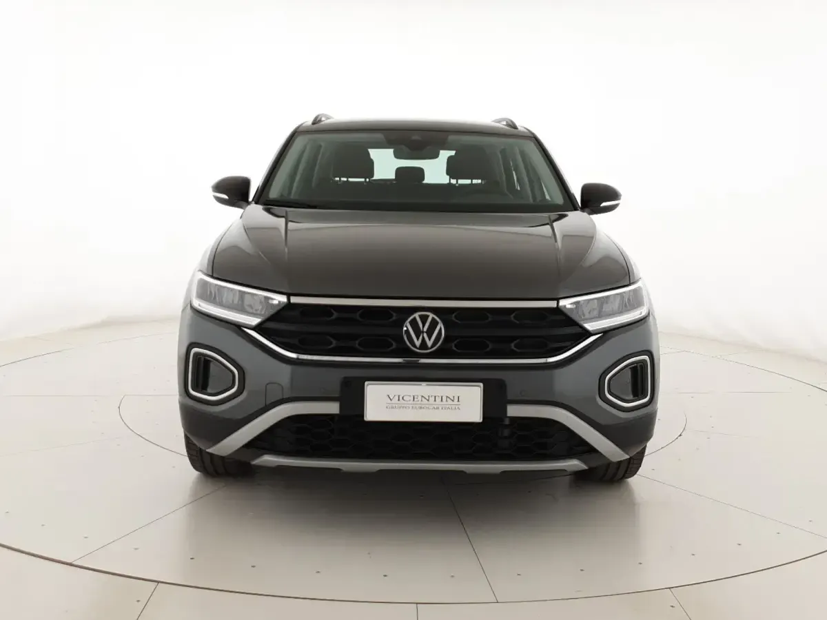 Usata VW T-Roc Life 116 CV (85 kW) 2025 Indium grey metallizzato nero SUV