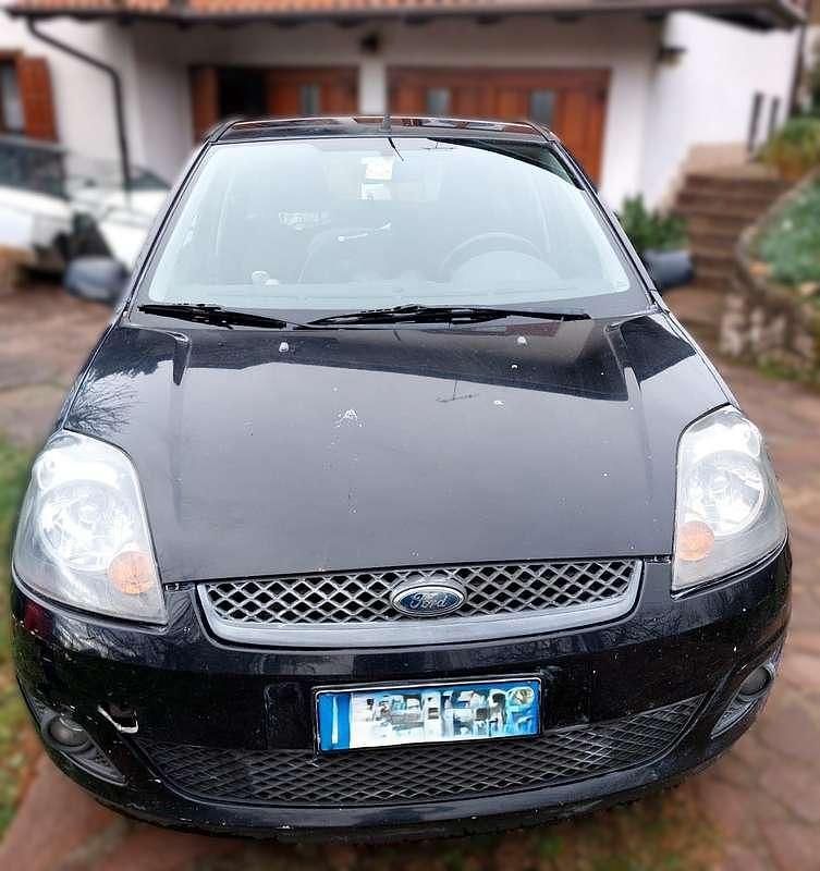 Usata Ford Fiesta Titanium 68 CV (50 kW) 2007 Nero Berlina