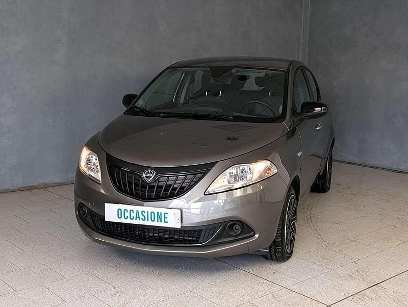 Usata Lancia Ypsilon Silver 70 CV (51 kW) 2023 Grigio Utilitaria