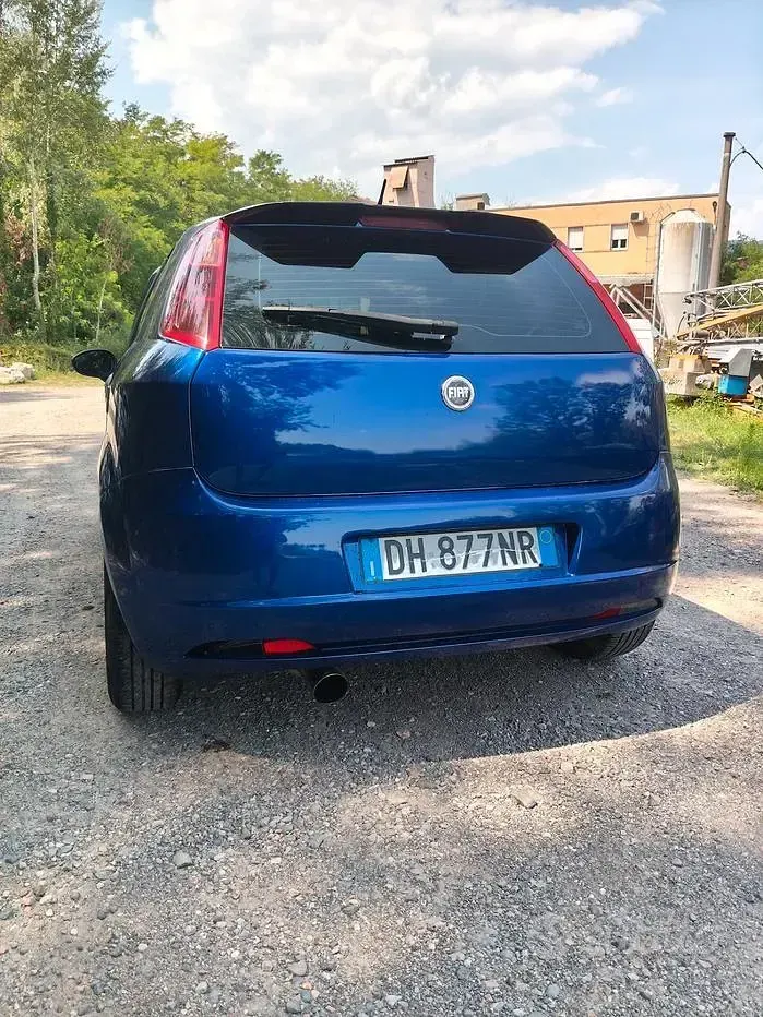 Usata Fiat Grande Punto Dynamic 65 CV (47 kW) 2007 Bluazzurro Utilitaria