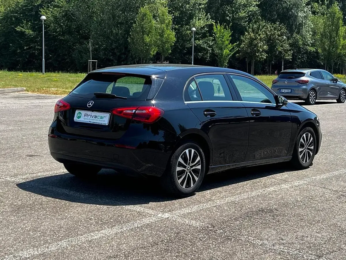 Usata Mercedes A180 Business 116 CV (85 kW) 2022 Nero Berlina