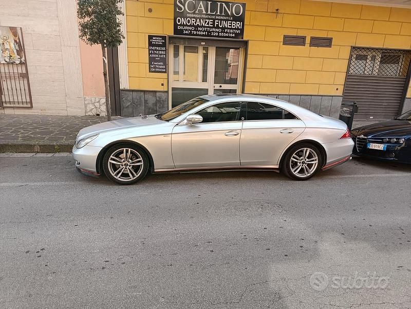 Usata Mercedes CLS320 224 CV (164 kW) 2006 Grigio Coupé