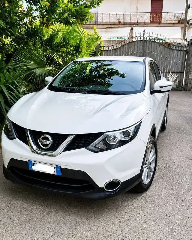 Usata Nissan Qashqai Acenta 110 CV (80 kW) 2015 Bianco SUV