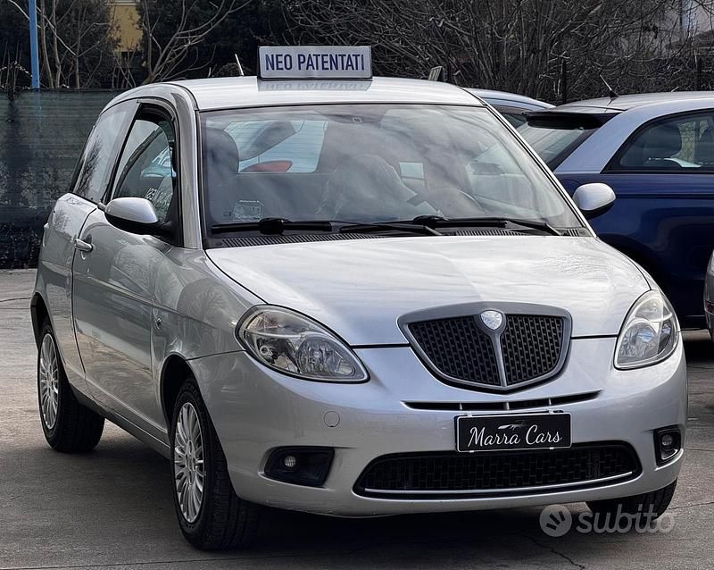 Usata Lancia Ypsilon 60 CV (44 kW) 2007 Argento Utilitaria