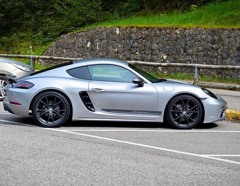 Usata Porsche 718 Cayman T 300 CV (220 kW) 2020 Grigio Coupé