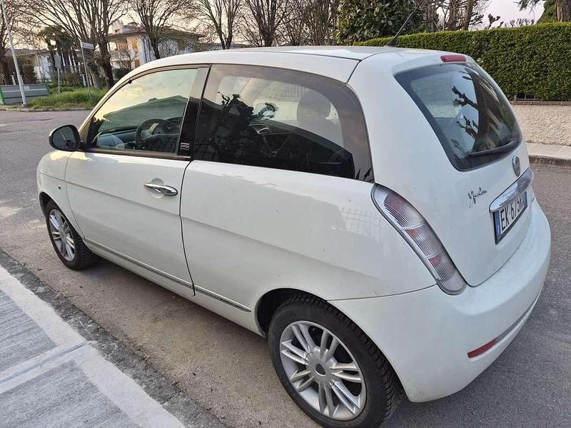 Usata Lancia Ypsilon 60 CV (44 kW) 2011 Utilitaria