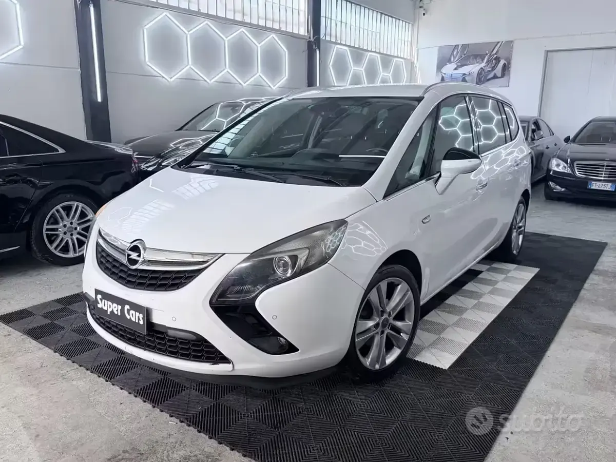 Usata Opel Zafira Tourer Cosmo 131 CV (96 kW) 2014 Bianco Monovolume