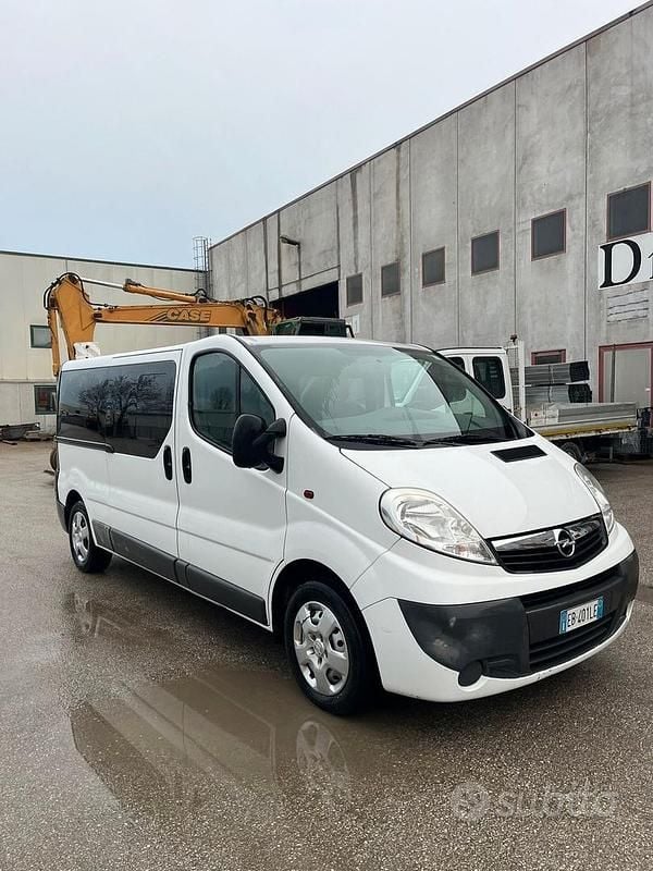 Usata Opel Vivaro 114 CV (83 kW) 2012 Bianco Monovolume