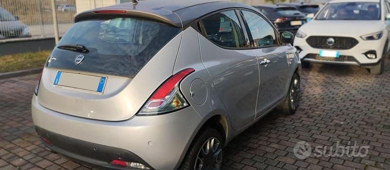 Usata Lancia Ypsilon 85 CV (62 kW) 2013 Grigio Utilitaria
