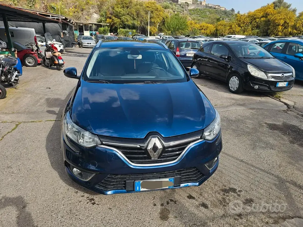Usata Renault Mégane IV Intens 110 CV (80 kW) 2018 Blu Berlina