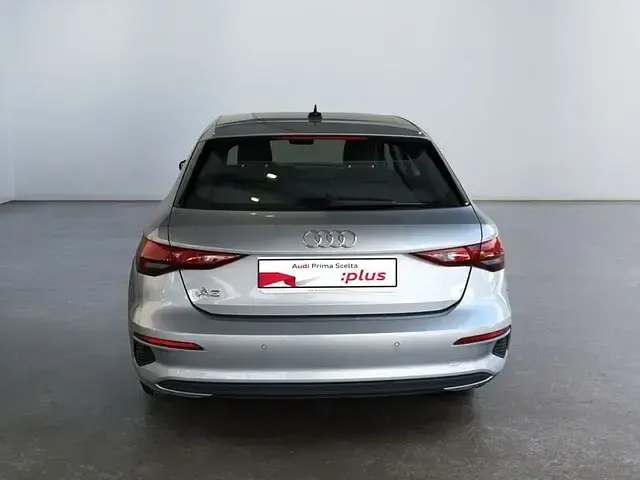 Usata Audi A3 Sportback Business 116 CV (85 kW) 2024 Argento floret metallizzato Utilitaria