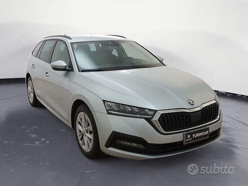Grigio Usata 2022 Skoda Octavia Executive Station wagon | 15.900 € (Buon prezzo) - Immagine 1/4