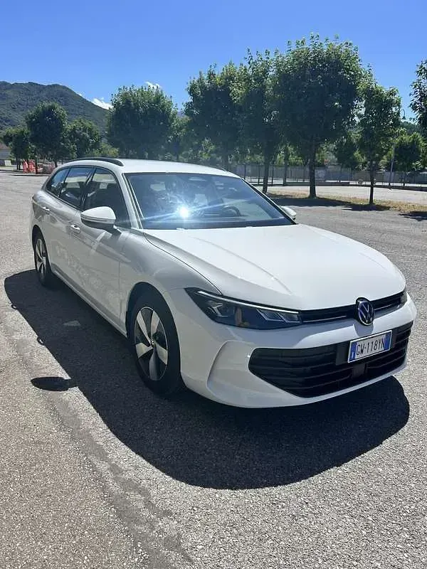 Usata VW Passat Business 122 CV (89 kW) 2025 Bianco Station wagon